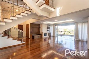 Casa à venda com 355m², 4 dormitórios, 4 suítes, 4 vagas, no bairro Vila Assunção em Porto Alegre