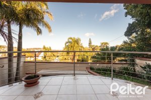 Casa à venda com 355m², 4 dormitórios, 4 suítes, 4 vagas, no bairro Vila Assunção em Porto Alegre