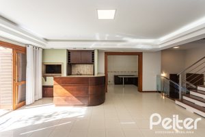 Casa à venda com 355m², 4 dormitórios, 4 suítes, 4 vagas, no bairro Vila Assunção em Porto Alegre