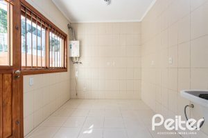 Casa à venda com 355m², 4 dormitórios, 4 suítes, 4 vagas, no bairro Vila Assunção em Porto Alegre