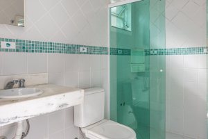 Casa à venda com 355m², 4 dormitórios, 4 suítes, 4 vagas, no bairro Vila Assunção em Porto Alegre