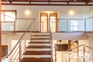 Casa à venda com 355m², 4 dormitórios, 4 suítes, 4 vagas, no bairro Vila Assunção em Porto Alegre