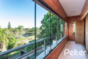 Casa à venda com 355m², 4 dormitórios, 4 suítes, 4 vagas, no bairro Vila Assunção em Porto Alegre