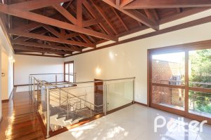 Casa à venda com 355m², 4 dormitórios, 4 suítes, 4 vagas, no bairro Vila Assunção em Porto Alegre