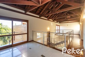 Casa à venda com 355m², 4 dormitórios, 4 suítes, 4 vagas, no bairro Vila Assunção em Porto Alegre