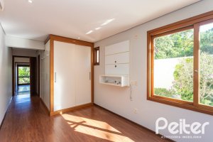 Casa à venda com 355m², 4 dormitórios, 4 suítes, 4 vagas, no bairro Vila Assunção em Porto Alegre