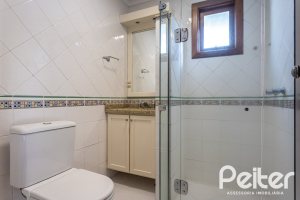 Casa à venda com 355m², 4 dormitórios, 4 suítes, 4 vagas, no bairro Vila Assunção em Porto Alegre