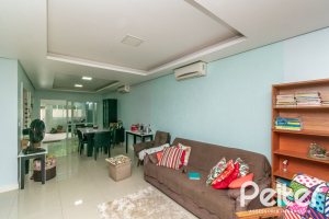 Casa em Condomínio à venda com 213m², 4 dormitórios, 3 suítes, 4 vagas, no bairro Vila Nova em Porto Alegre