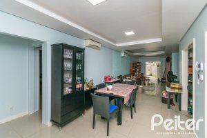 Casa em Condomínio à venda com 213m², 4 dormitórios, 3 suítes, 4 vagas, no bairro Vila Nova em Porto Alegre