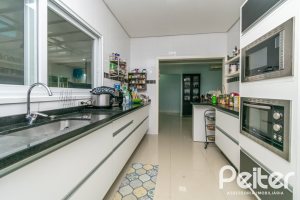 Casa em Condomínio à venda com 213m², 4 dormitórios, 3 suítes, 4 vagas, no bairro Vila Nova em Porto Alegre