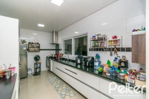 Casa em Condomínio à venda com 213m², 4 dormitórios, 3 suítes, 4 vagas, no bairro Vila Nova em Porto Alegre