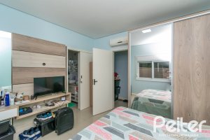 Casa em Condomínio à venda com 213m², 4 dormitórios, 3 suítes, 4 vagas, no bairro Vila Nova em Porto Alegre