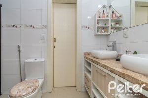 Casa em Condomínio à venda com 213m², 4 dormitórios, 3 suítes, 4 vagas, no bairro Vila Nova em Porto Alegre