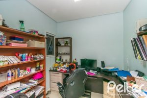 Casa em Condomínio à venda com 213m², 4 dormitórios, 3 suítes, 4 vagas, no bairro Vila Nova em Porto Alegre