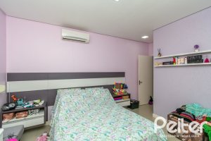 Casa em Condomínio à venda com 213m², 4 dormitórios, 3 suítes, 4 vagas, no bairro Vila Nova em Porto Alegre