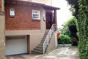 Casa em Condomínio à venda com 270m², 3 dormitórios, 1 suíte, 2 vagas, no bairro Tristeza em Porto Alegre