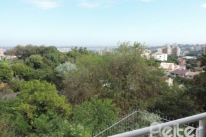 Casa em Condomínio à venda com 270m², 3 dormitórios, 1 suíte, 2 vagas, no bairro Tristeza em Porto Alegre