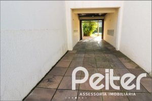 Casa à venda com 179m², 3 dormitórios, 1 suíte, 3 vagas, no bairro Tristeza em Porto Alegre