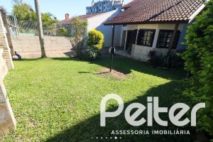 Casa à venda com 179m², 3 dormitórios, 1 suíte, 3 vagas, no bairro Tristeza em Porto Alegre