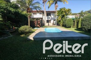 Casa à venda com 179m², 3 dormitórios, 1 suíte, 3 vagas, no bairro Tristeza em Porto Alegre