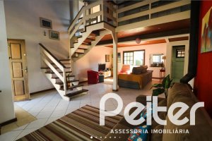 Casa à venda com 179m², 3 dormitórios, 1 suíte, 3 vagas, no bairro Tristeza em Porto Alegre