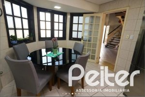 Casa à venda com 179m², 3 dormitórios, 1 suíte, 3 vagas, no bairro Tristeza em Porto Alegre