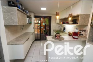 Casa à venda com 179m², 3 dormitórios, 1 suíte, 3 vagas, no bairro Tristeza em Porto Alegre