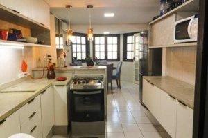 Casa à venda com 179m², 3 dormitórios, 1 suíte, 3 vagas, no bairro Tristeza em Porto Alegre