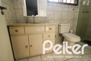 Casa à venda com 179m², 3 dormitórios, 1 suíte, 3 vagas, no bairro Tristeza em Porto Alegre