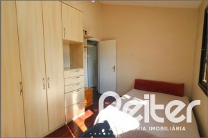 Casa à venda com 179m², 3 dormitórios, 1 suíte, 3 vagas, no bairro Tristeza em Porto Alegre