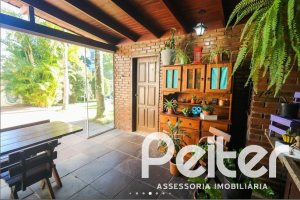 Casa à venda com 179m², 3 dormitórios, 1 suíte, 3 vagas, no bairro Tristeza em Porto Alegre