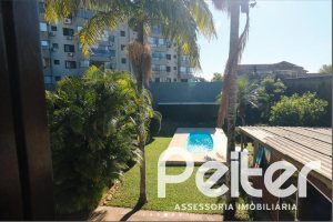 Casa à venda com 179m², 3 dormitórios, 1 suíte, 3 vagas, no bairro Tristeza em Porto Alegre