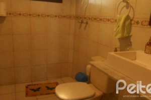 Casa à venda com 179m², 3 dormitórios, 1 suíte, 3 vagas, no bairro Tristeza em Porto Alegre