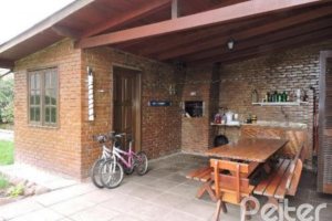 Casa à venda com 179m², 3 dormitórios, 1 suíte, 3 vagas, no bairro Tristeza em Porto Alegre