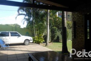 Casa à venda com 179m², 3 dormitórios, 1 suíte, 3 vagas, no bairro Tristeza em Porto Alegre