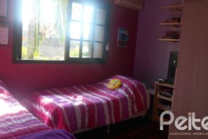 Casa à venda com 179m², 3 dormitórios, 1 suíte, 3 vagas, no bairro Tristeza em Porto Alegre