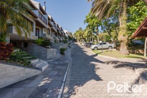 Casa em Condomínio à venda com 174m², 3 dormitórios, 1 suíte, 3 vagas, no bairro Tristeza em Porto Alegre