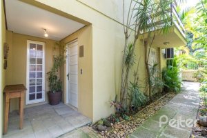 Casa em Condomínio à venda com 162m², 3 dormitórios, 1 suíte, 3 vagas, no bairro Tristeza em PORTO ALEGRE