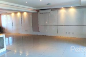 Casa em Condomínio à venda com 384m², 3 dormitórios, 1 suíte, 4 vagas, no bairro Cristal em PORTO ALEGRE