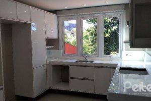 Casa em Condomínio à venda com 384m², 3 dormitórios, 1 suíte, 4 vagas, no bairro Cristal em PORTO ALEGRE