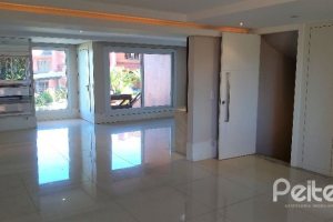 Casa em Condomínio à venda com 384m², 3 dormitórios, 1 suíte, 4 vagas, no bairro Cristal em PORTO ALEGRE