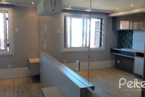 Casa em Condomínio à venda com 384m², 3 dormitórios, 1 suíte, 4 vagas, no bairro Cristal em PORTO ALEGRE