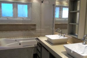 Casa em Condomínio à venda com 384m², 3 dormitórios, 1 suíte, 4 vagas, no bairro Cristal em PORTO ALEGRE