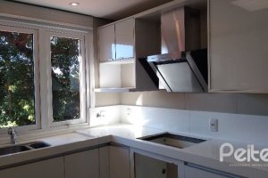 Casa em Condomínio à venda com 384m², 3 dormitórios, 1 suíte, 4 vagas, no bairro Cristal em PORTO ALEGRE