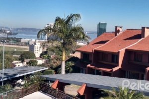 Casa em Condomínio à venda com 384m², 3 dormitórios, 1 suíte, 4 vagas, no bairro Cristal em PORTO ALEGRE