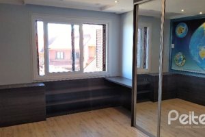 Casa em Condomínio à venda com 384m², 3 dormitórios, 1 suíte, 4 vagas, no bairro Cristal em PORTO ALEGRE