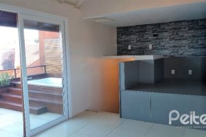 Casa em Condomínio à venda com 384m², 3 dormitórios, 1 suíte, 4 vagas, no bairro Cristal em PORTO ALEGRE