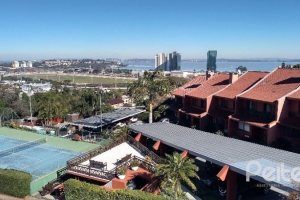 Casa em Condomínio à venda com 384m², 3 dormitórios, 1 suíte, 4 vagas, no bairro Cristal em PORTO ALEGRE