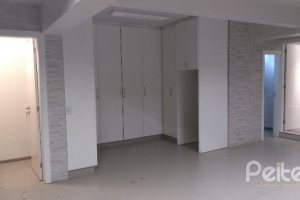 Casa em Condomínio à venda com 384m², 3 dormitórios, 1 suíte, 4 vagas, no bairro Cristal em PORTO ALEGRE