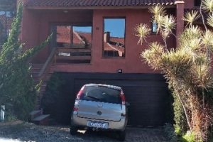 Casa em Condomínio à venda com 384m², 3 dormitórios, 1 suíte, 4 vagas, no bairro Cristal em PORTO ALEGRE